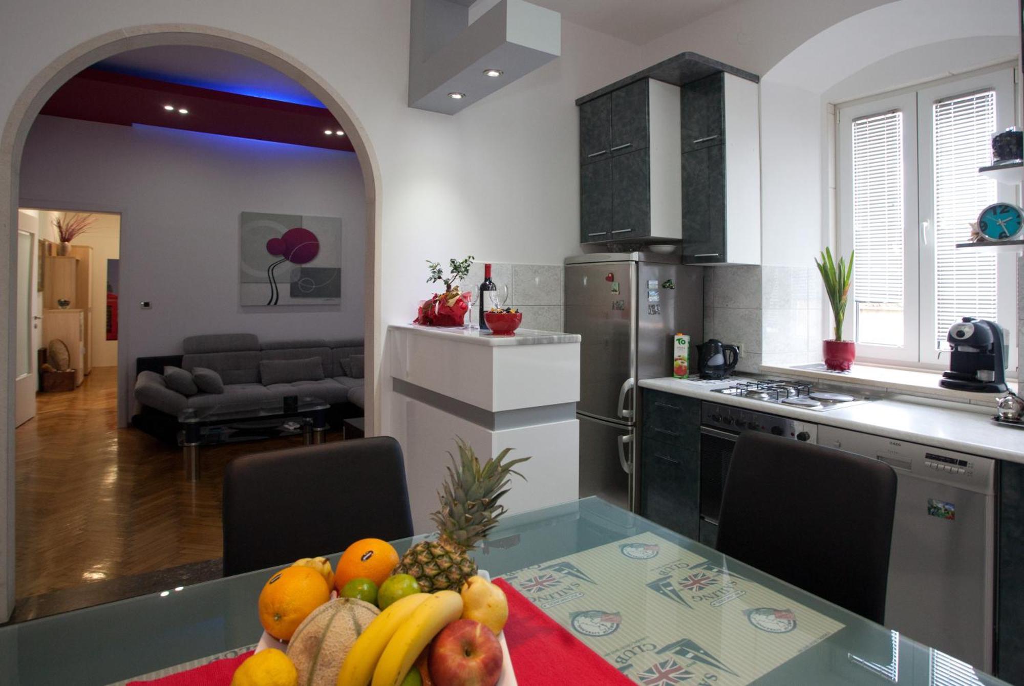 Stylish Theatre Apartments Split Luaran gambar